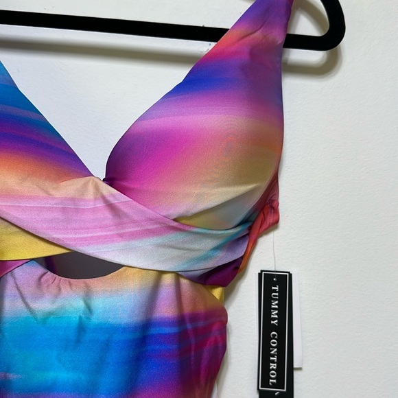 La Blanca | Sunset Shores Keyhole Cross Front One Piece Tummy Control Swimsuit - Picture 5 of 5